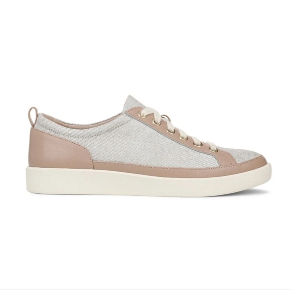 Vionic Winny Sneaker - Color: Natural Canvas - Picture 5 of 7